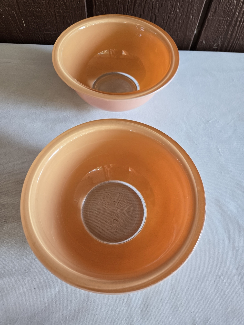 Pyrex #233 Two-Tone Peach 7" - 1-liter Mixing Bowls - Set of 2
